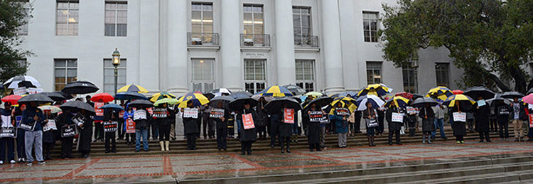 Members of the campus community silently protest killings of blacks by police officers. (UC Berkeley photos by Cathy Cockrell)