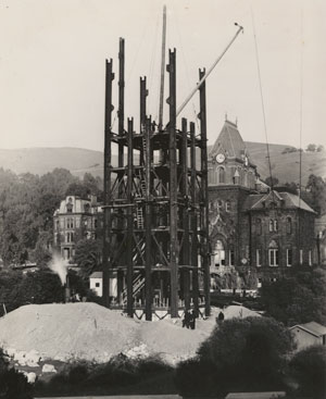 Construction of the Campanile began in summer 1913. (Photo courtesy of The Bancroft Library)