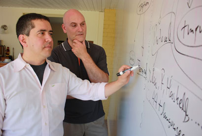 Fernando Pérez and Brian Granger discuss the architecture of Project Jupyter, as its scope expands to reach data science applications in more than 40 programming languages. (Photo by Adriana Restrepo)