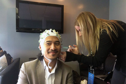 Ton Chookhare, Berkeley-Haas MBA 2014, was among the volunteers for a neuromarketing experiment. (Photo by Leif Nelson.)