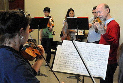 woman playing violin