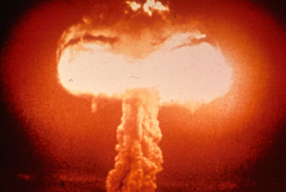 mushroom cloud nuclear bomb