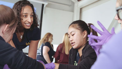 In an Engineering in Medicine workshop, Prof. Grace O’Connell shows campers how to investigate the bones of a cow leg, and talks about how engineers are designing new solutions for broken bones. (Photo by Matt Beardsley)