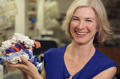 Jennifer Doudna with model of CRISPR-Ca9