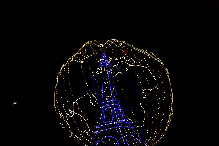 Eiffel Tower image, with globe lights