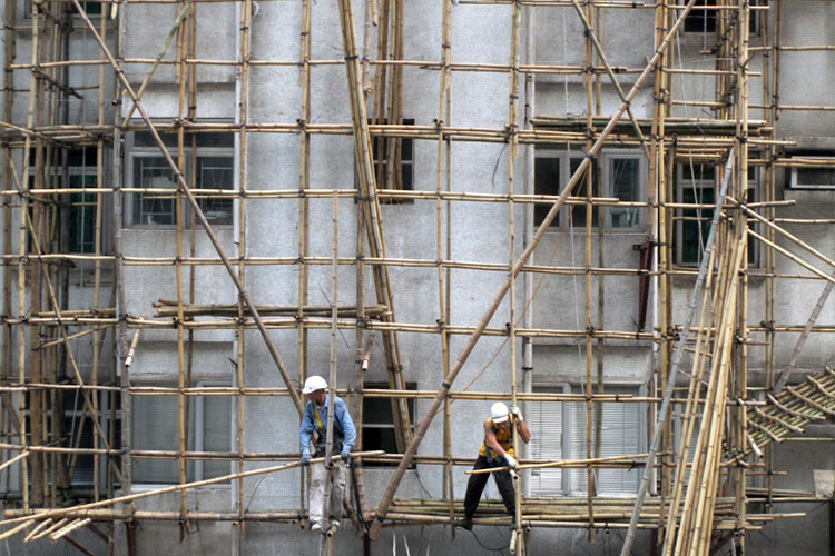 Building project w scaffolding