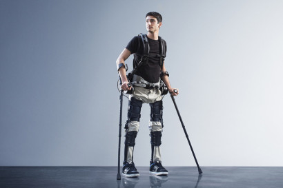 A new-generation exoskeleton helps the paralyzed to walk - Berkeley News