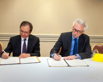 Peking University President Lin Jianhua and UC Berkeley Chancellor Nicholas Dirks sign agreements between the two universities. 