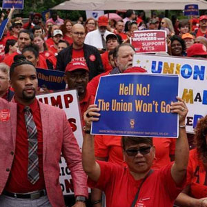 Union members demonstrating