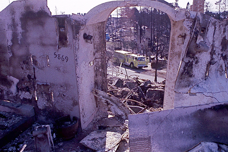 a destroyed house from the oakland hills fire