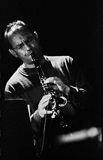 Ben Goldberg plays his clarinet in this black and white photo.