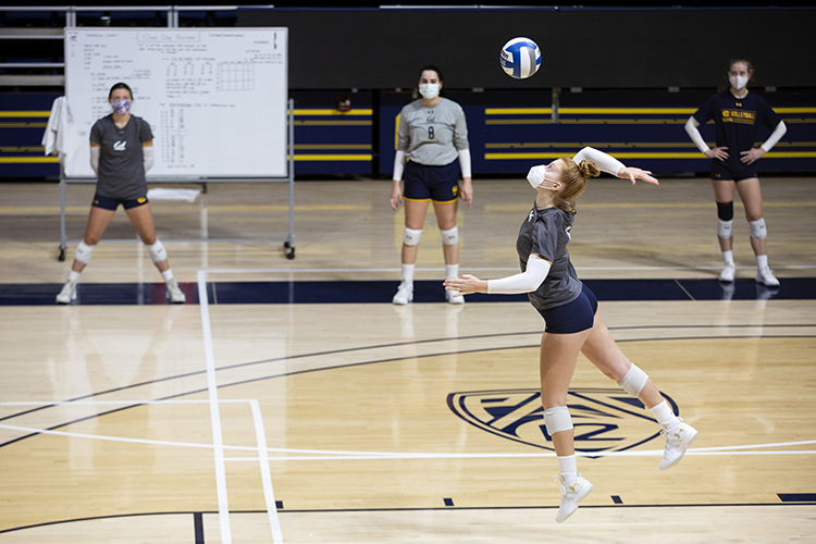 Cal women's volleyball players practice in Haas Pavilion wearing face masks during the pandemic.