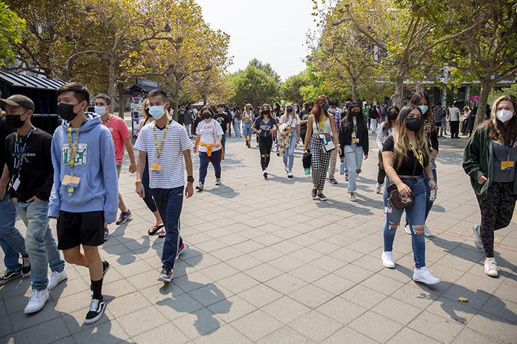 Students in masks walk across Sproul Plaza a week before fall 2021 classes begin at UC Berkeley.