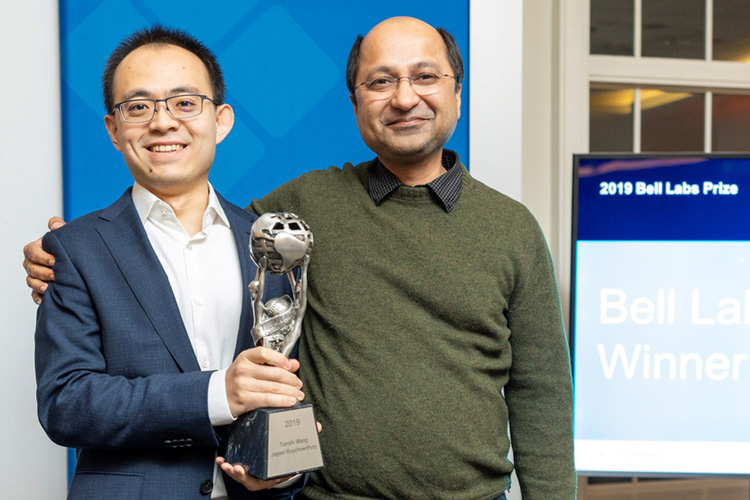 Wang and Roychodhury with the Bells Labs Prize trophy