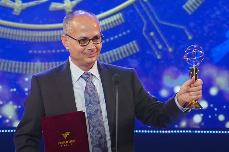 Omar Yaghi holding award statuette