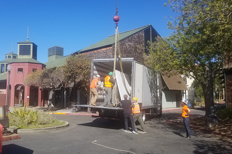 The Diego fresco being transported into a truck that will take it to the SFMOMA.