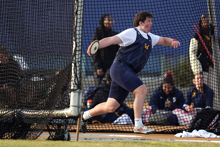 Nick Godbehere throwing the discus