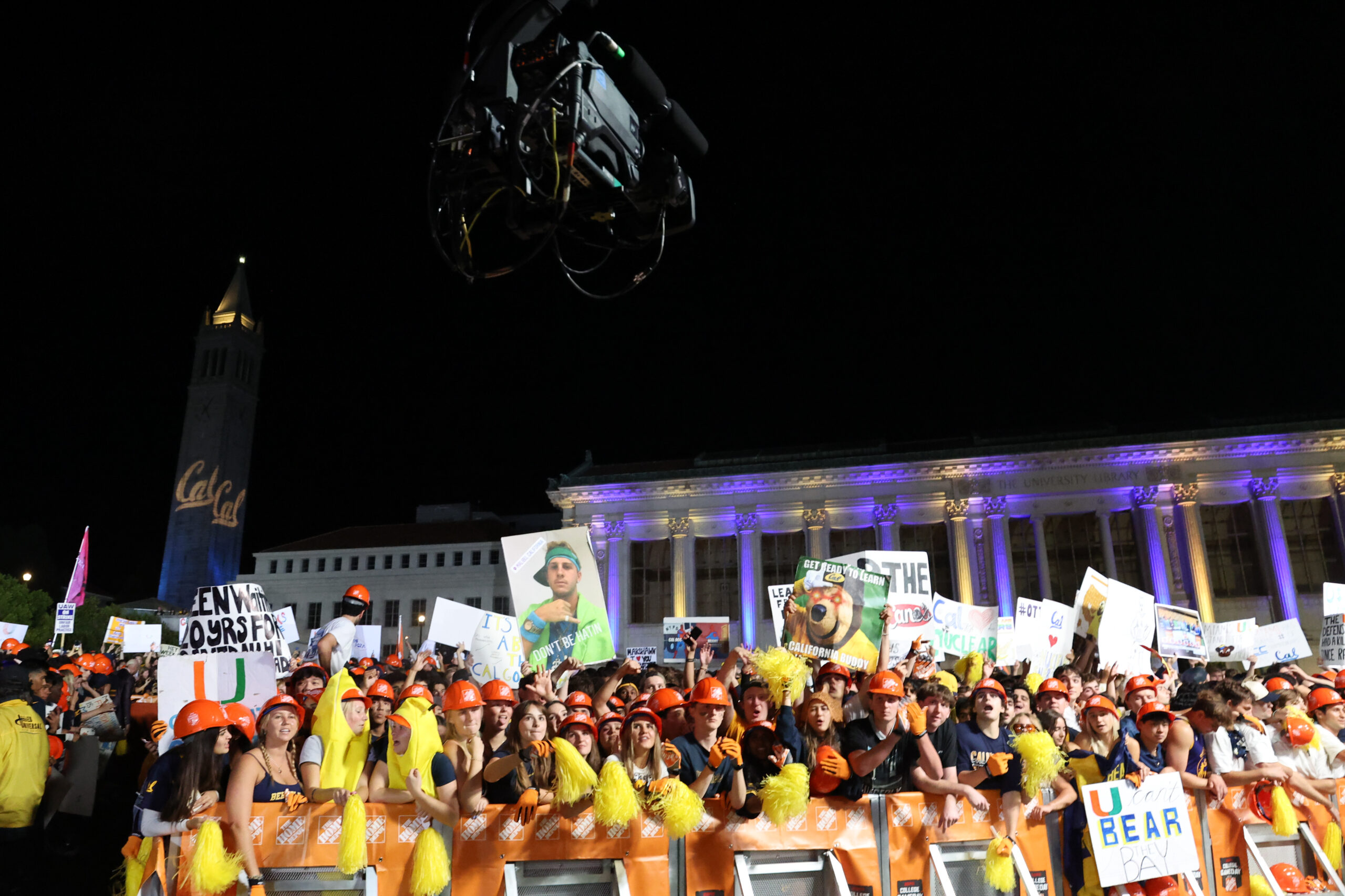 Thousands of fans gathered on the Memorial Glade for the broadcast.