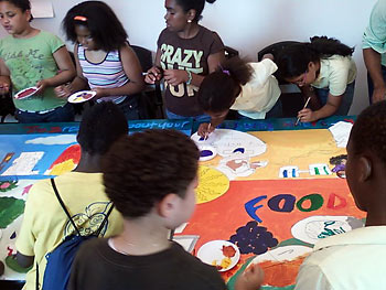 children painting