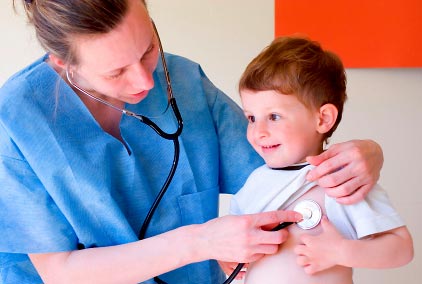 Nurse using a stethescope.