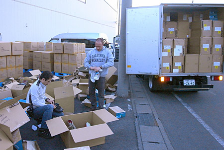 Unloading and sorting shoes